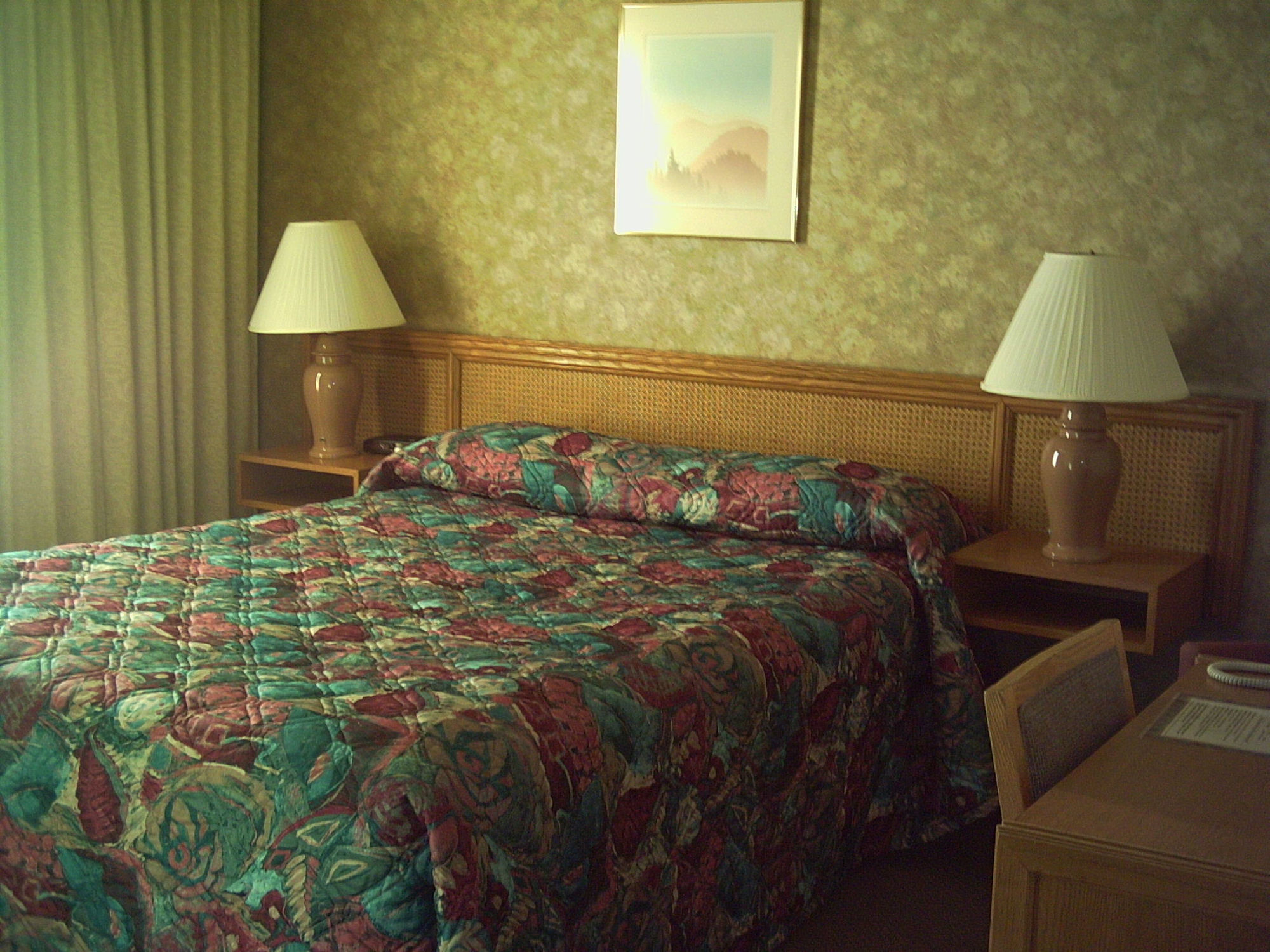 Red Coach Inn 100 Mile House Екстериор снимка