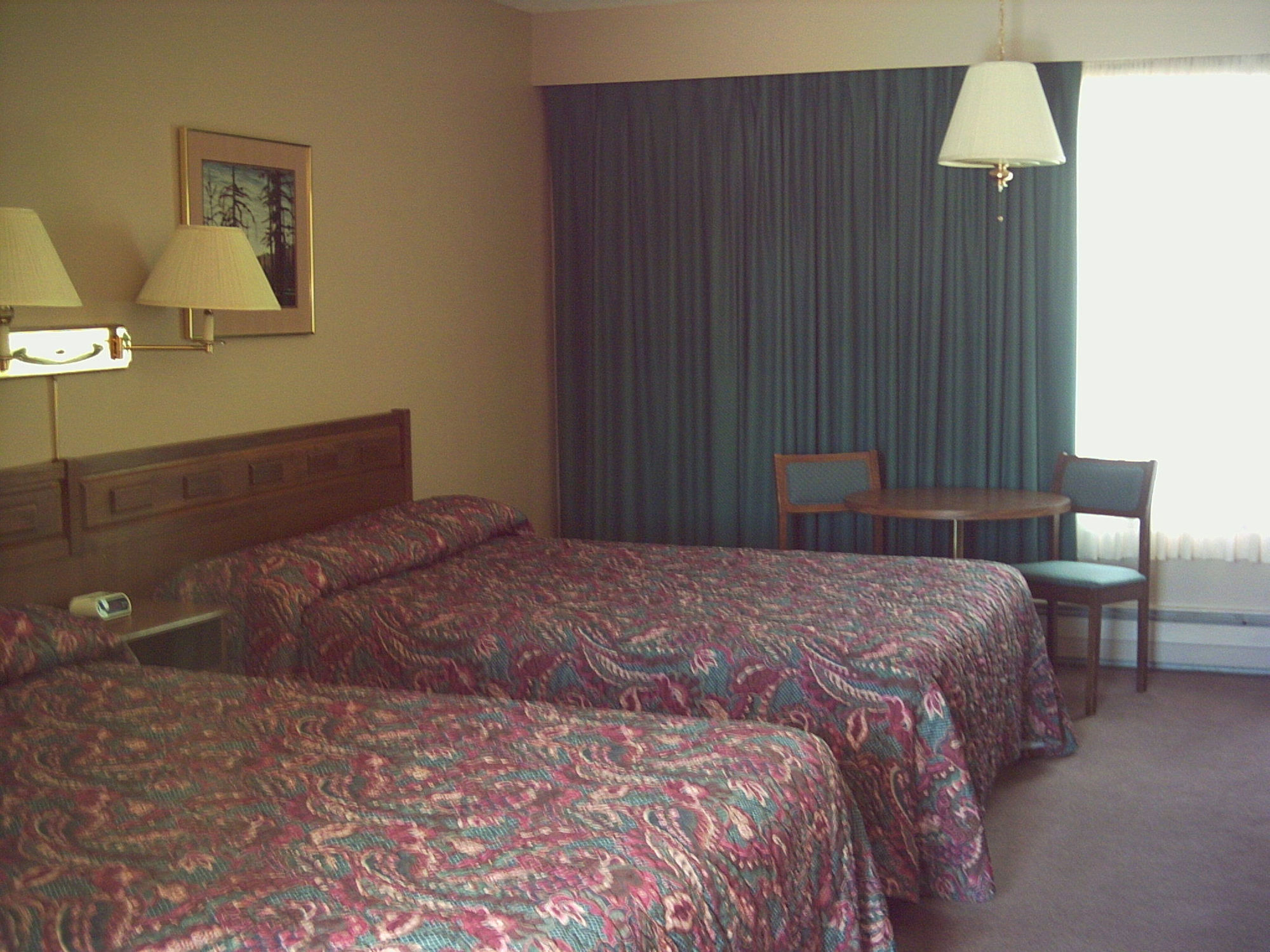 Red Coach Inn 100 Mile House Екстериор снимка